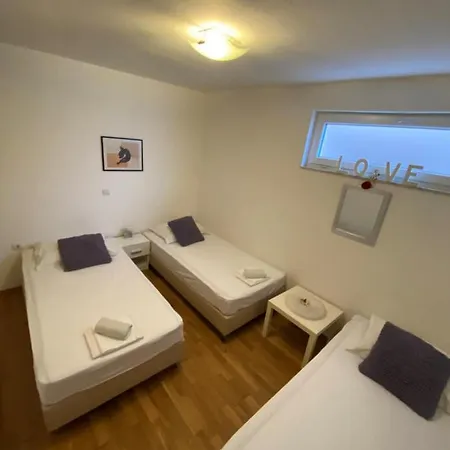 Apartman Zara 2 *